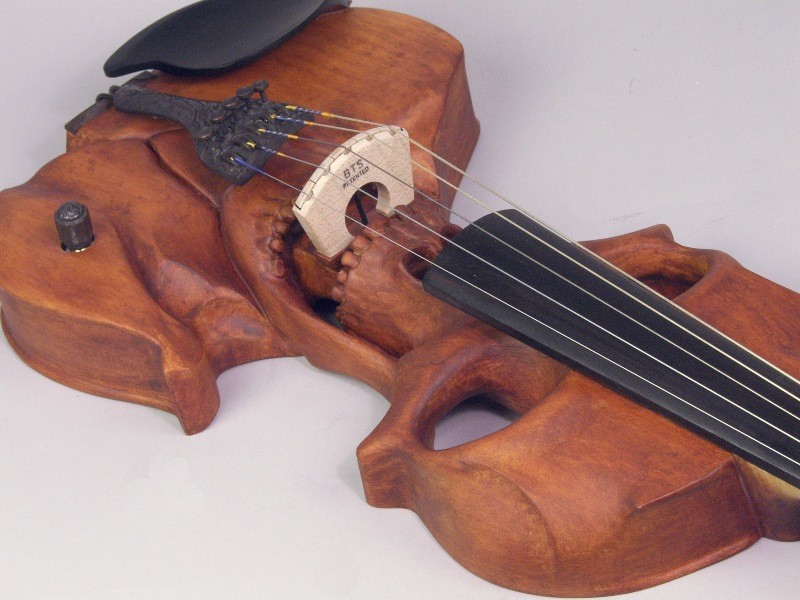 Из чего делают скрипки. Гитара Страдивари. Строение скрипки Страдивари. Гитара Viola. Необычные инструменты.